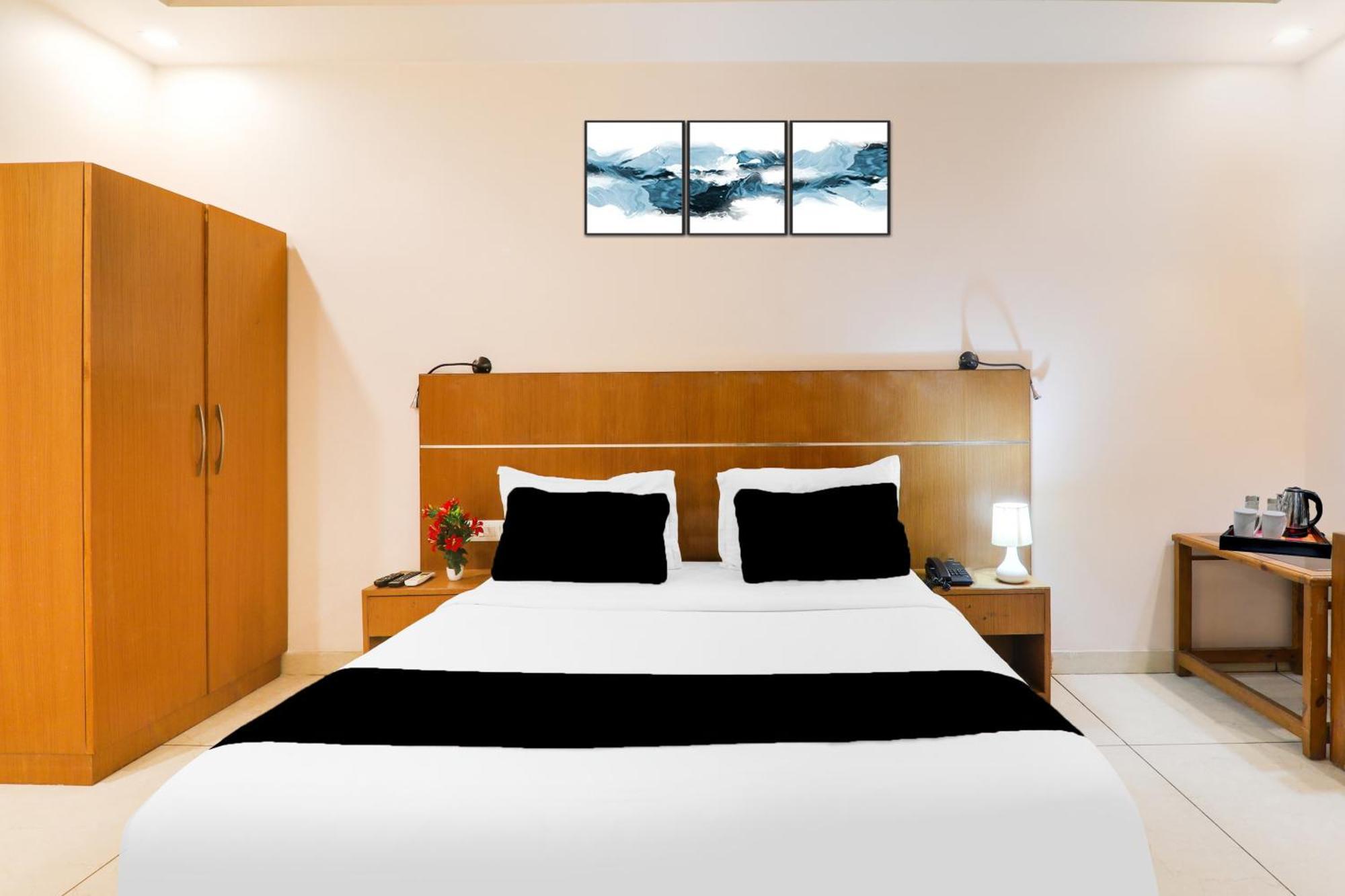 Super Townhouse Viraj Khand Formerly Veridian Inn Chinhat Dış mekan fotoğraf