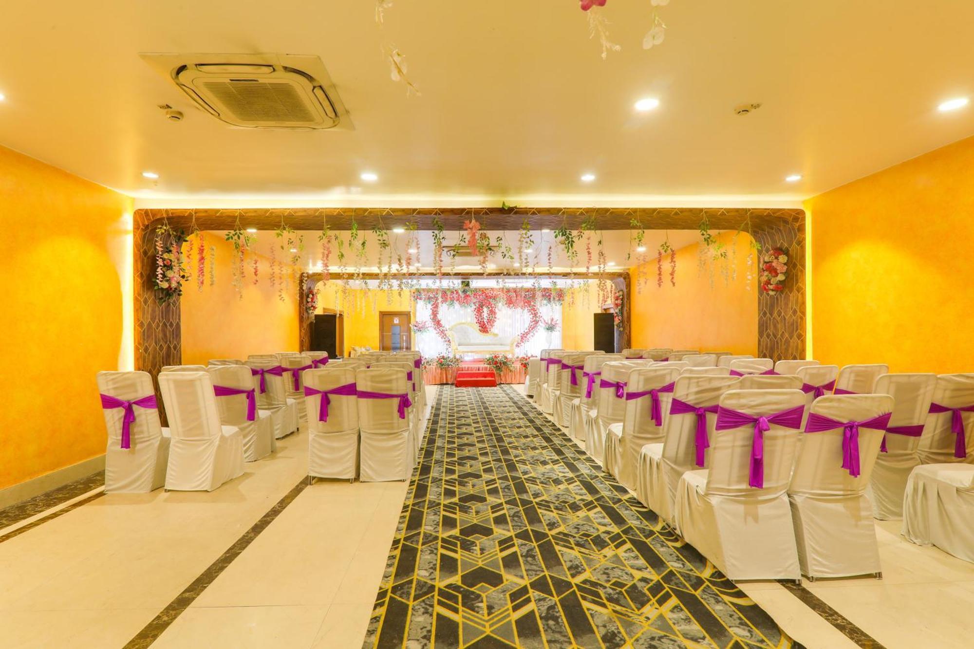 Super Townhouse Viraj Khand Formerly Veridian Inn Chinhat Dış mekan fotoğraf