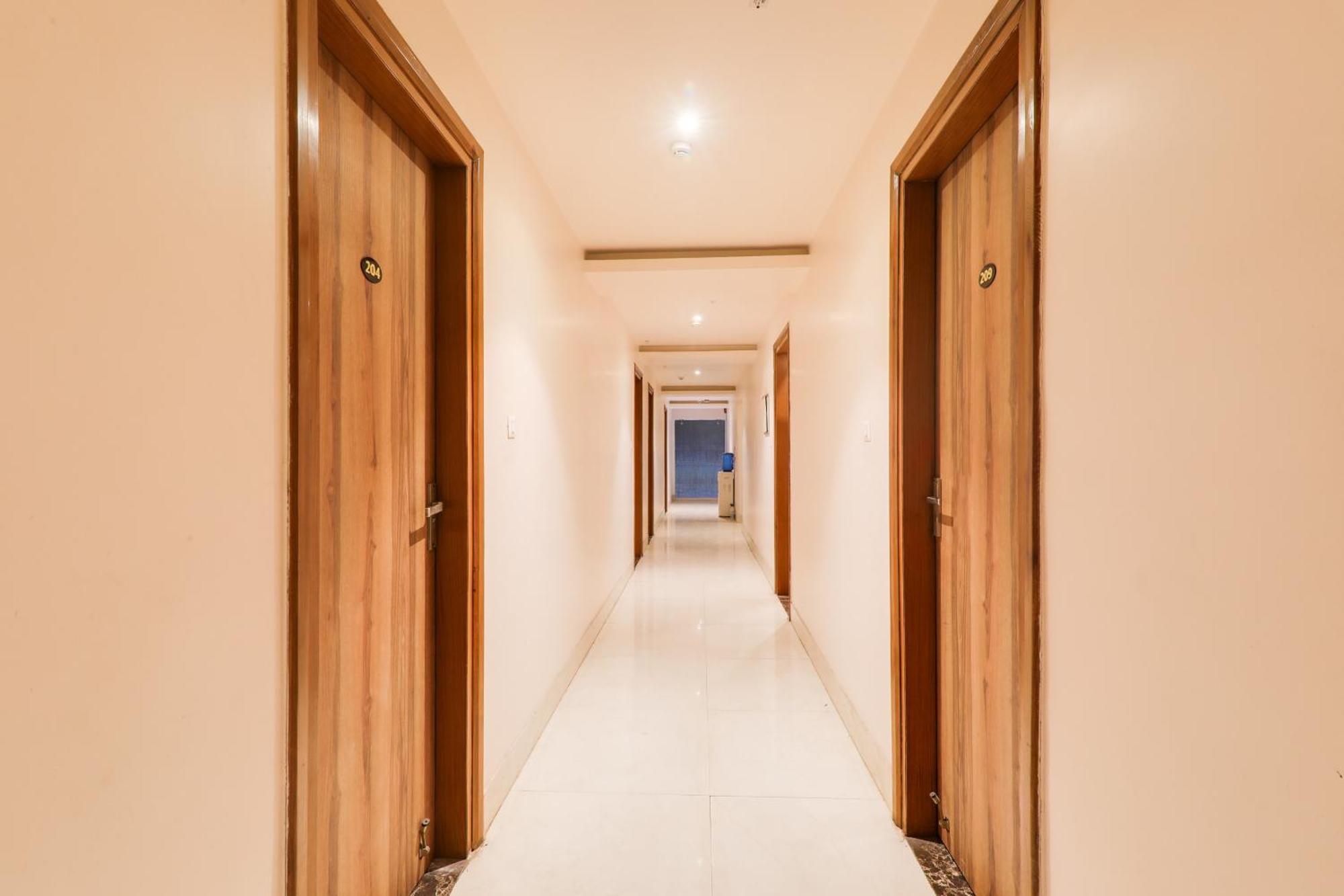 Super Townhouse Viraj Khand Formerly Veridian Inn Chinhat Dış mekan fotoğraf