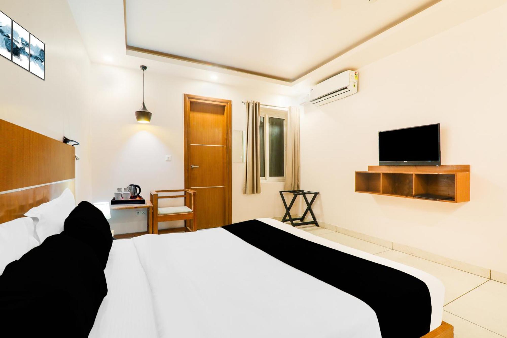 Super Townhouse Viraj Khand Formerly Veridian Inn Chinhat Dış mekan fotoğraf