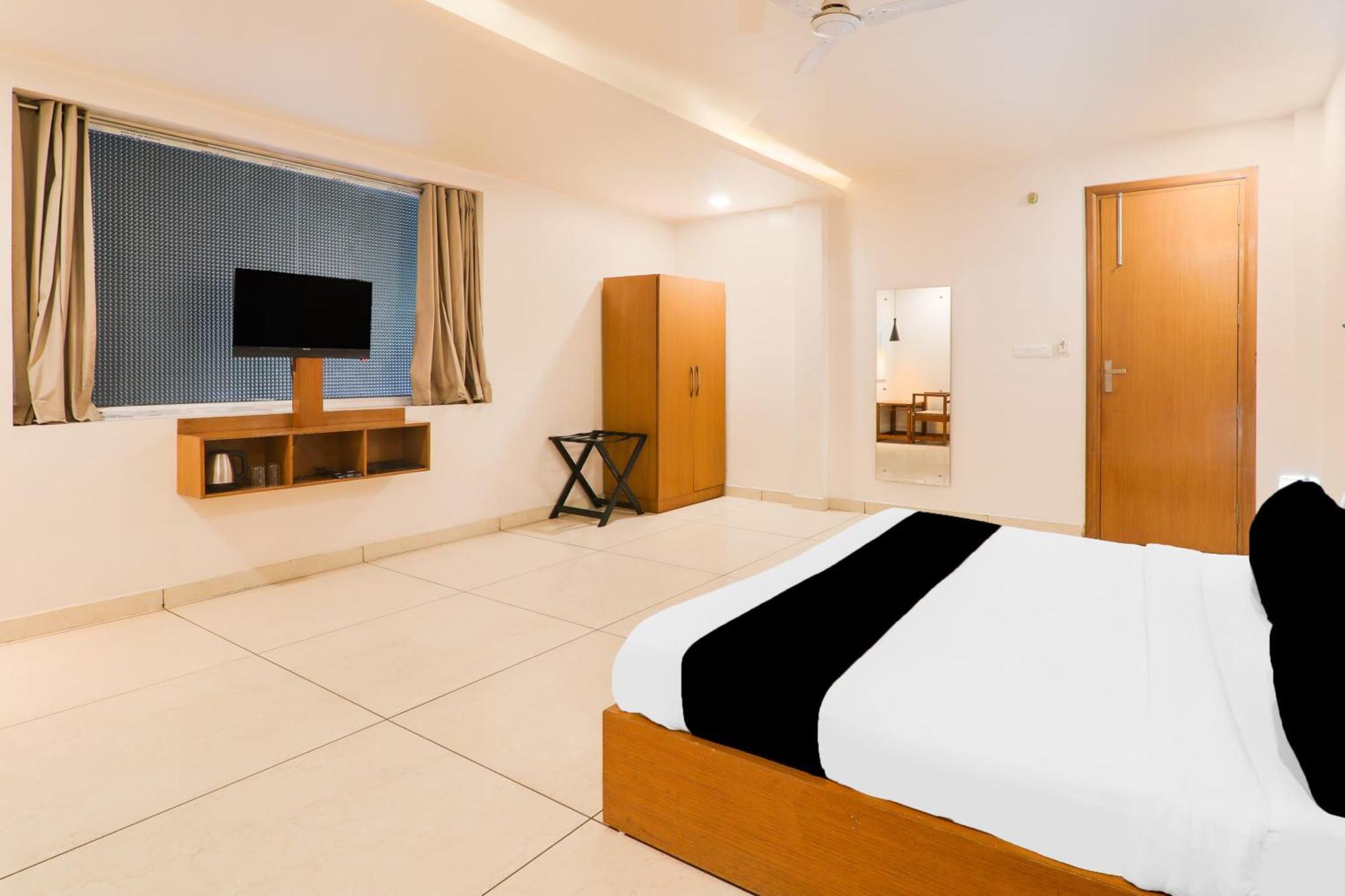 Super Townhouse Viraj Khand Formerly Veridian Inn Chinhat Dış mekan fotoğraf