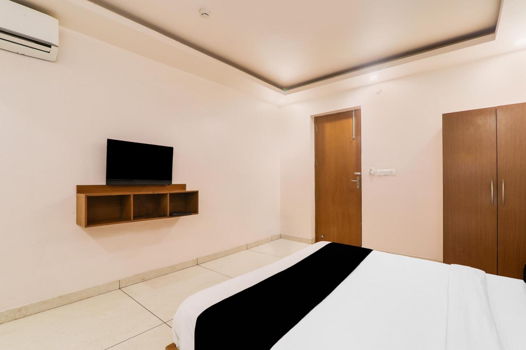 Super Townhouse Viraj Khand Formerly Veridian Inn Chinhat Dış mekan fotoğraf