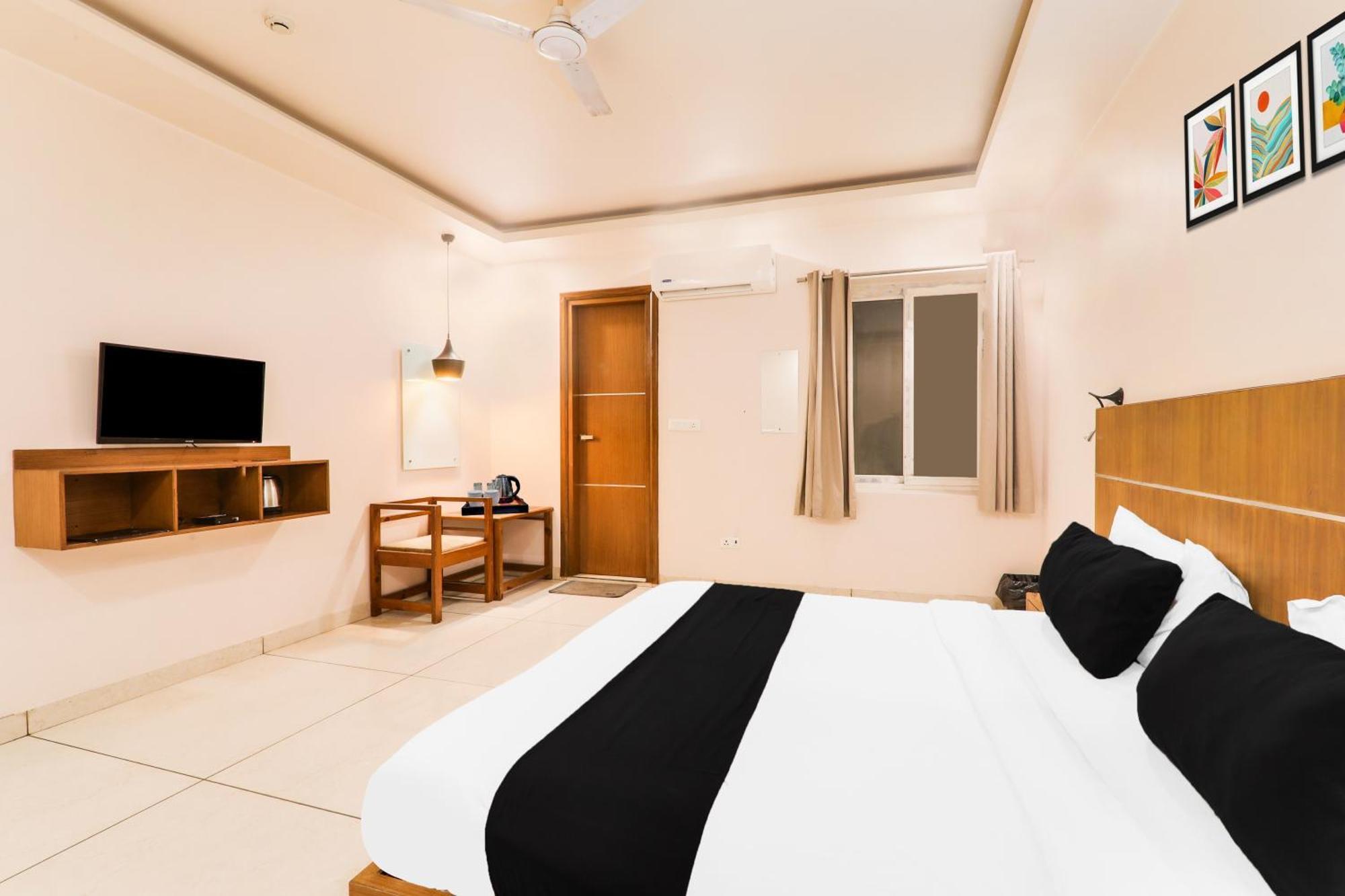 Super Townhouse Viraj Khand Formerly Veridian Inn Chinhat Dış mekan fotoğraf