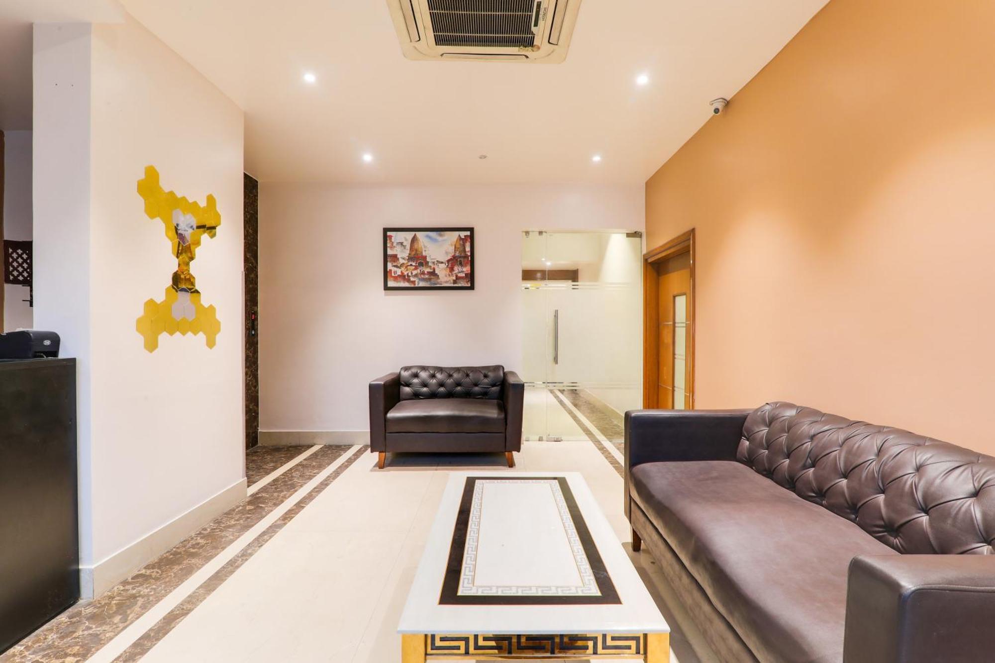 Super Townhouse Viraj Khand Formerly Veridian Inn Chinhat Dış mekan fotoğraf