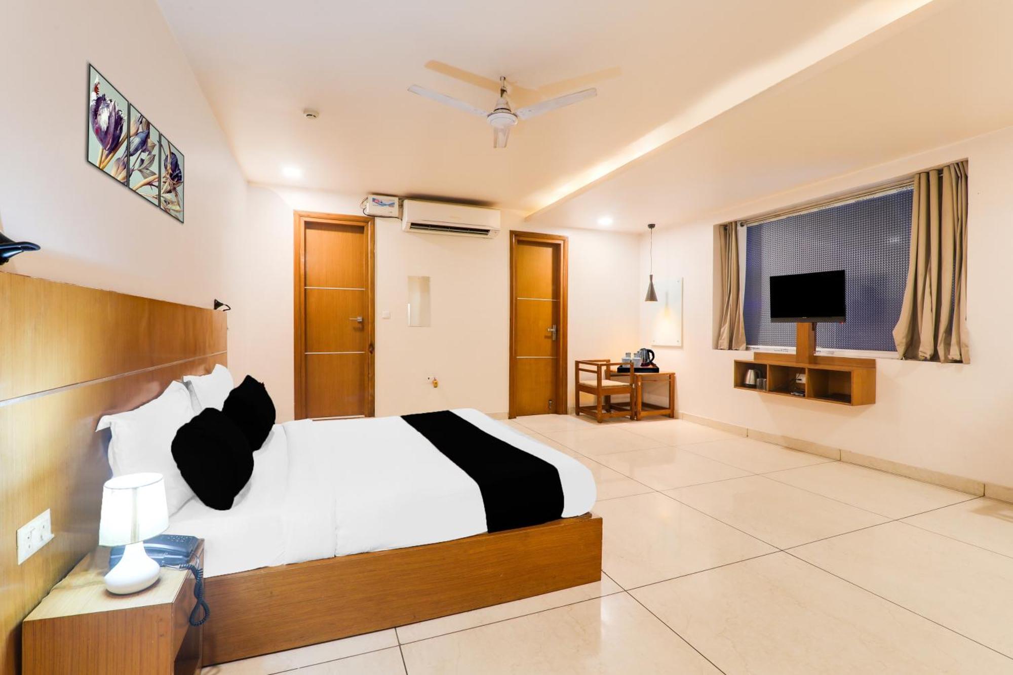 Super Townhouse Viraj Khand Formerly Veridian Inn Chinhat Dış mekan fotoğraf